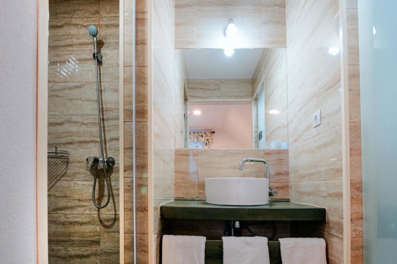 Bed and Breakfast Kadarhaz Vlahita Zewnętrze zdjęcie