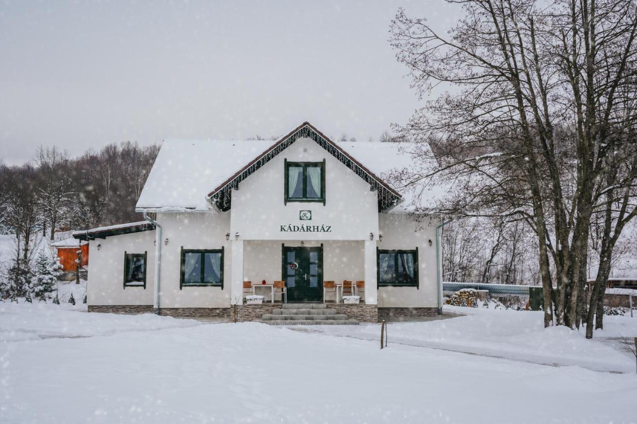 Bed and Breakfast Kadarhaz Vlahita Zewnętrze zdjęcie