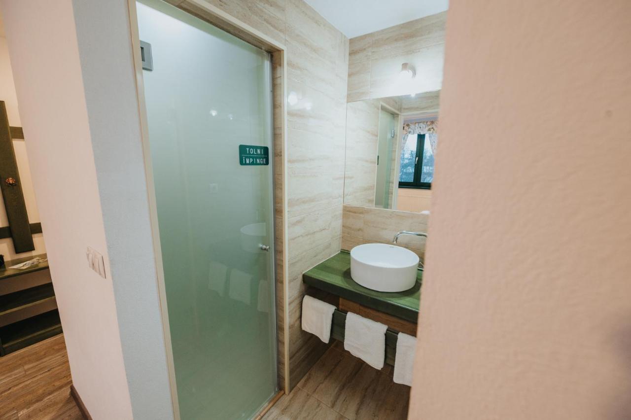Bed and Breakfast Kadarhaz Vlahita Zewnętrze zdjęcie