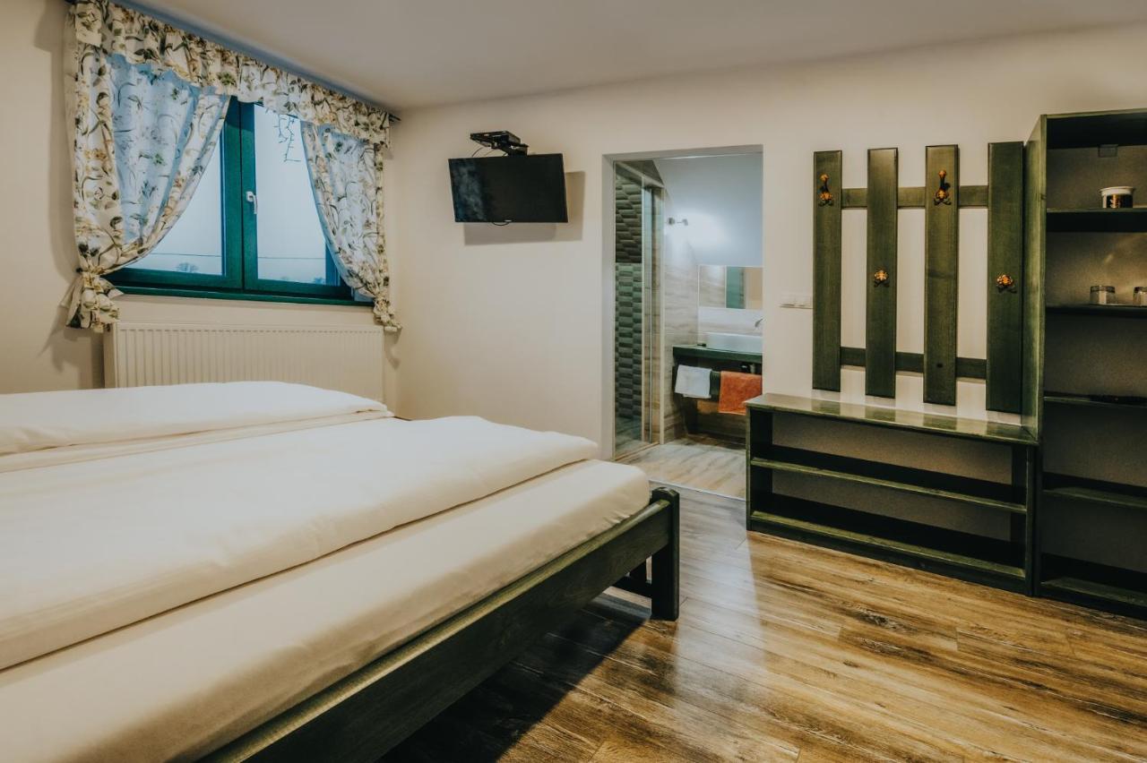 Bed and Breakfast Kadarhaz Vlahita Zewnętrze zdjęcie
