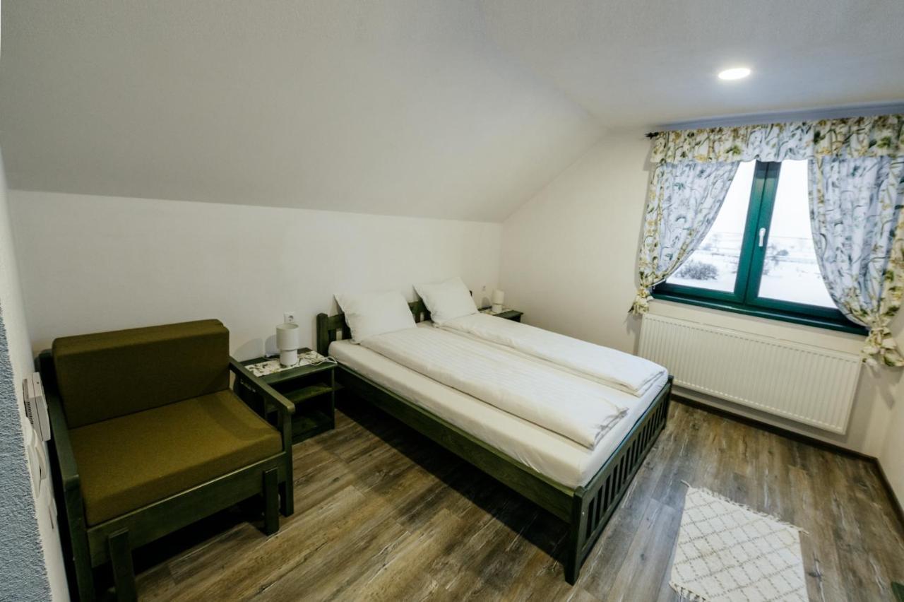 Bed and Breakfast Kadarhaz Vlahita Zewnętrze zdjęcie