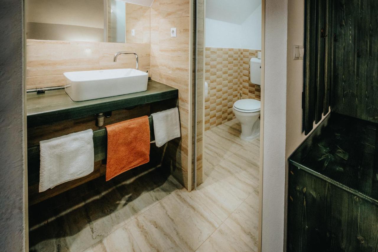 Bed and Breakfast Kadarhaz Vlahita Zewnętrze zdjęcie