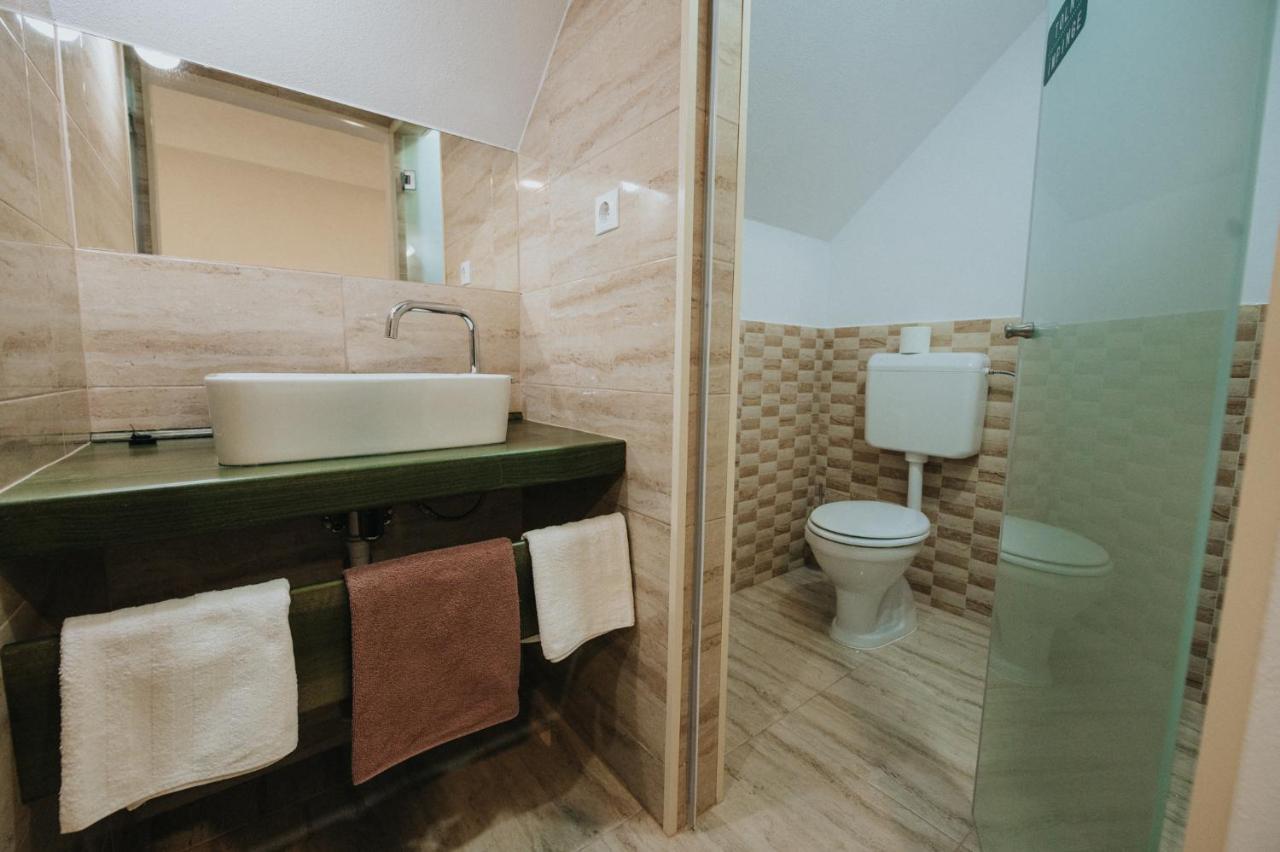 Bed and Breakfast Kadarhaz Vlahita Zewnętrze zdjęcie