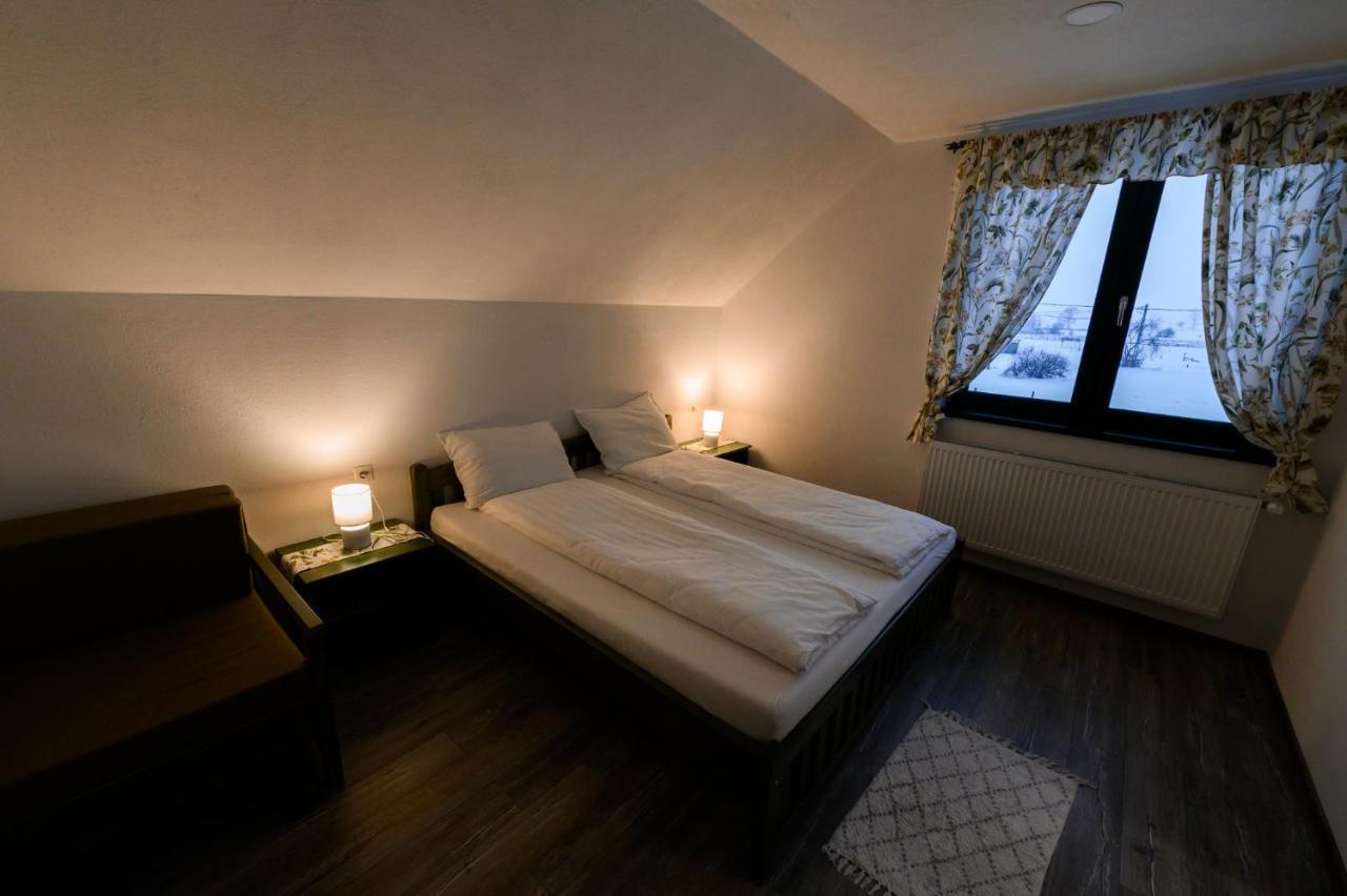 Bed and Breakfast Kadarhaz Vlahita Zewnętrze zdjęcie